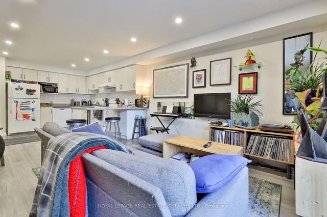 309 Jane St, House attached with 4 bedrooms, 3 bathrooms and 4 parking in Toronto ON | Image 4