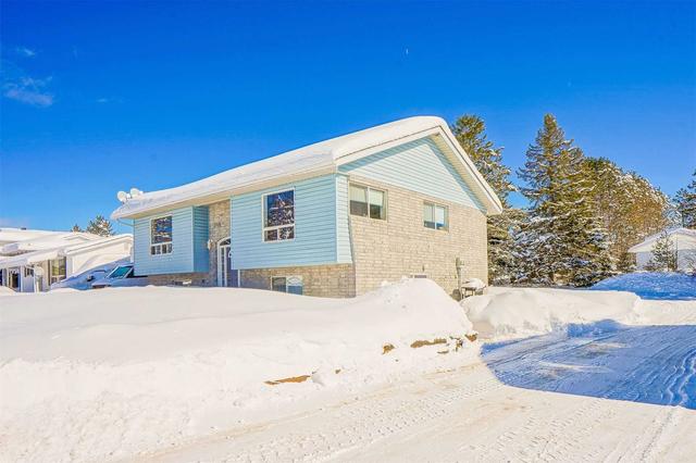 111 William St, House detached with 5 bedrooms, 2 bathrooms and 5 parking in Madawaska Valley ON | Image 1