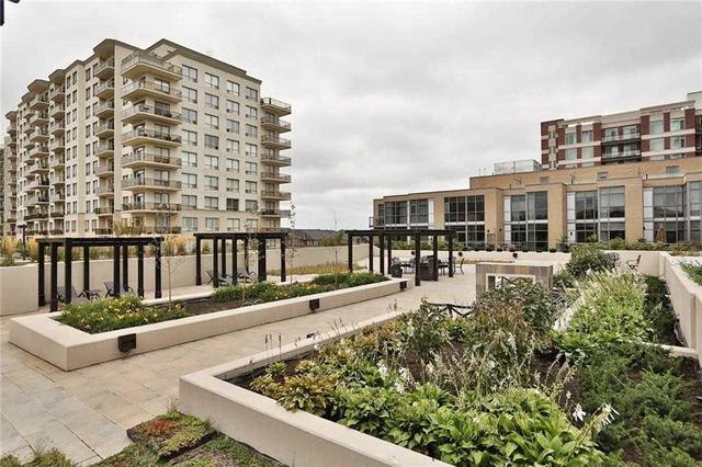 1002 - 1940 Ironstone Dr, Condo with 2 bedrooms, 2 bathrooms and 2 parking in Burlington ON | Image 2