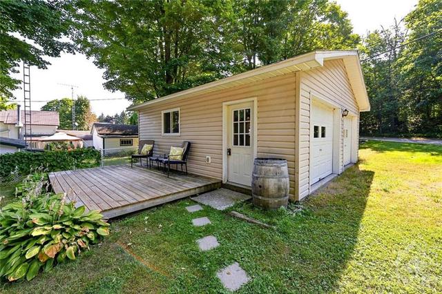 36 R3 Road, House detached with 4 bedrooms, 2 bathrooms and 4 parking in Rideau Lakes ON | Image 2