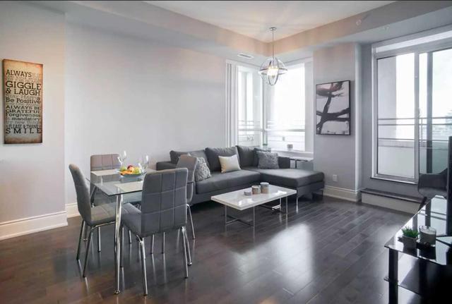 814 - 23 Glebe Rd W, Condo with 2 bedrooms, 2 bathrooms and 1 parking in Toronto ON | Image 3