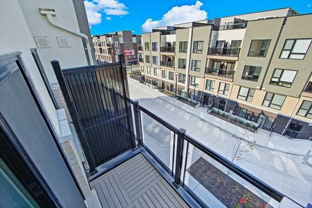 363 - 515 Kingbird Grve, Townhouse with 3 bedrooms, 3 bathrooms and 1 parking in Toronto ON | Image 5
