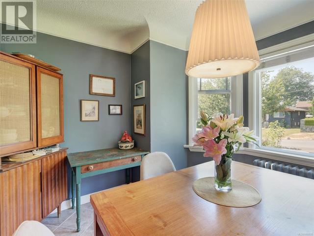 2811 Austin Ave, House detached with 3 bedrooms, 2 bathrooms and 3 parking in Saanich BC | Image 7