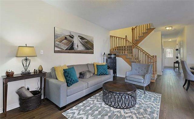 197 Downey Circ, House attached with 3 bedrooms, 3 bathrooms and 2 parking in Aurora ON | Image 3