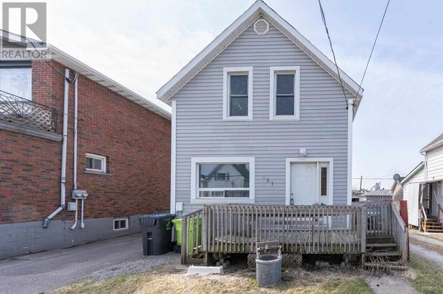 521 Douglas St, House detached with 2 bedrooms, 1 bathrooms and null parking in Sault Ste. Marie ON | Image 2