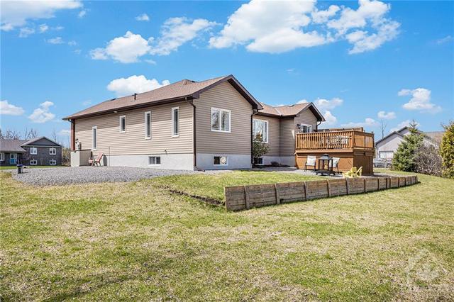 16 Cedar Rail Crescent, House detached with 3 bedrooms, 3 bathrooms and 6 parking in North Grenville ON | Image 28
