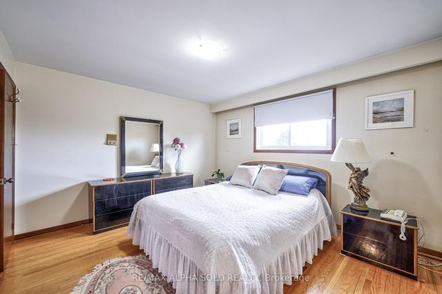 29 Redbud Cres, House detached with 4 bedrooms, 3 bathrooms and 4 parking in Toronto ON | Image 11