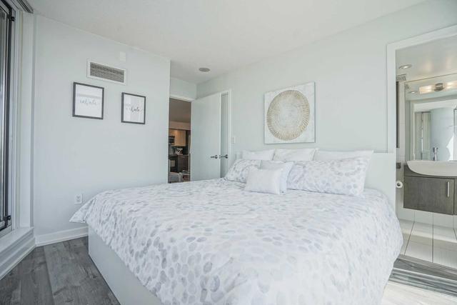 1001 - 8 Telegram Mews, Condo with 3 bedrooms, 2 bathrooms and 1 parking in Toronto ON | Image 4