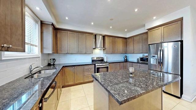 280 Symington Crt, House detached with 4 bedrooms, 4 bathrooms and 6 parking in Oshawa ON | Image 6
