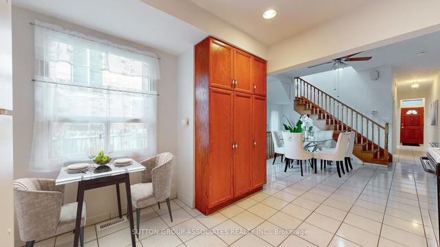616 Delaware Ave N, House detached with 3 bedrooms, 2 bathrooms and 5 parking in Toronto ON | Image 4
