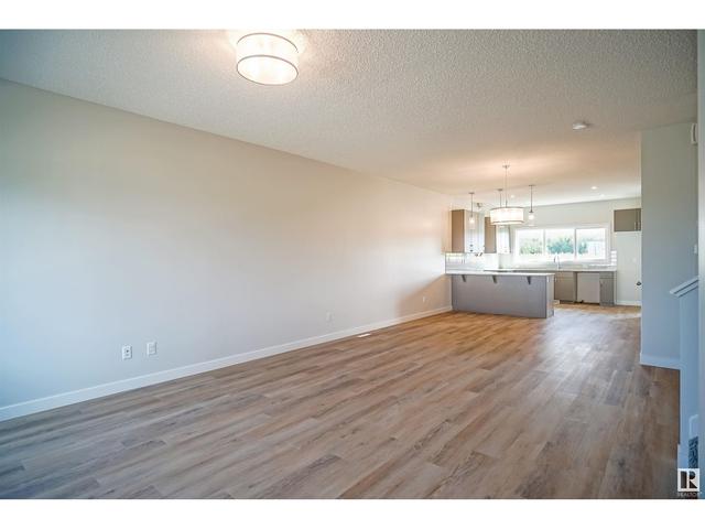 17934 70a St Nw, House detached with 3 bedrooms, 2 bathrooms and null parking in Edmonton AB | Image 2