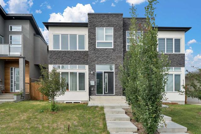 4126 7 Avenue Sw, Home with 4 bedrooms, 3 bathrooms and 2 parking in Calgary AB | Image 2