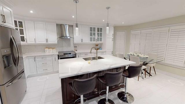 2085 Schoolmaster Circ, House detached with 5 bedrooms, 5 bathrooms and 5 parking in Oakville ON | Image 5