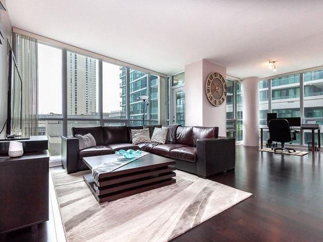 404 - 18 Harbour St, Condo with 2 bedrooms, 2 bathrooms and 1 parking in Toronto ON | Image 10