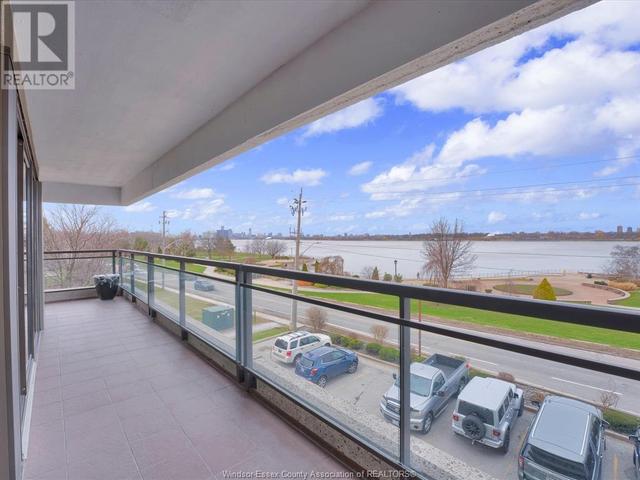 5125 Riverside Drive East, Condo with 3 bedrooms, 2 bathrooms and null parking in Windsor ON | Image 33