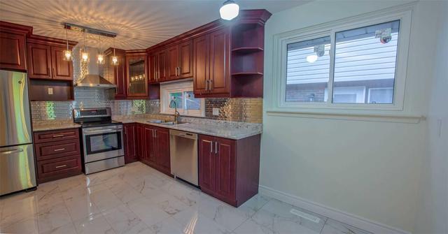 60 Picola Crt, House semidetached with 3 bedrooms, 3 bathrooms and 2 parking in Toronto ON | Image 5