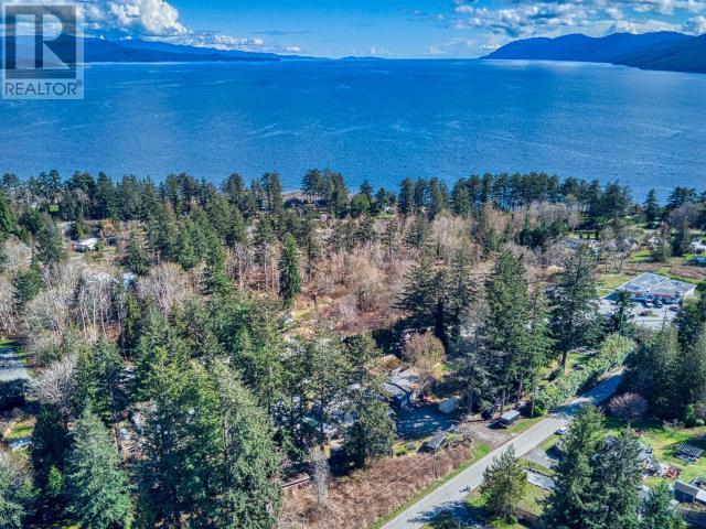 2060 Black Point Road, House detached with 3 bedrooms, 2 bathrooms and 5 parking in Powell River C BC | Image 3