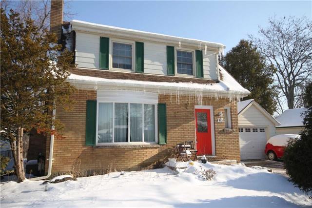118 Elliott St, House detached with 3 bedrooms, 2 bathrooms and 4 parking in Brampton ON | Image 2