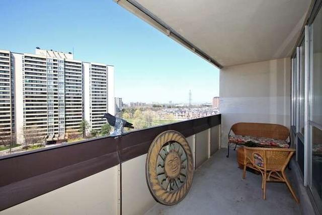 1010 - 455 Sentinel Rd, Condo with 3 bedrooms, 2 bathrooms and 1 parking in Toronto ON | Image 11
