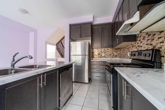 59 Davenfield Circ, House attached with 4 bedrooms, 3 bathrooms and 3 parking in Brampton ON | Image 7