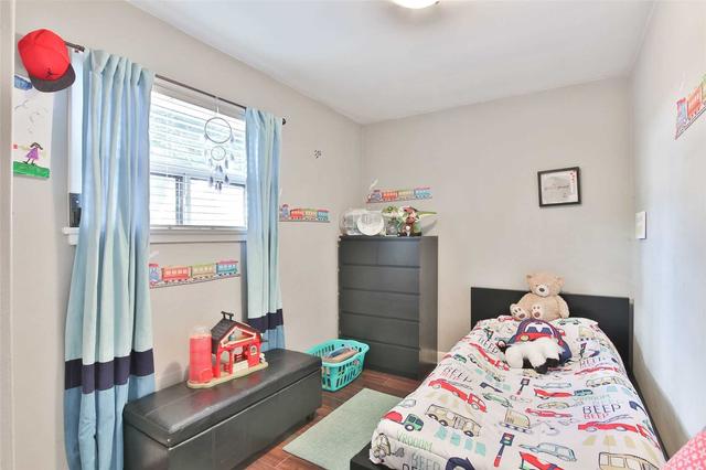10 Hatfield Cres, House detached with 3 bedrooms, 2 bathrooms and 4 parking in Toronto ON | Image 8