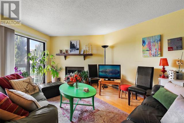 305 - 73 Gorge Rd W, Condo with 2 bedrooms, 2 bathrooms and 1 parking in Saanich BC | Image 2