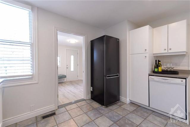 215 Armstrong Street, Home with 2 bedrooms, 1 bathrooms and null parking in Ottawa ON | Image 15