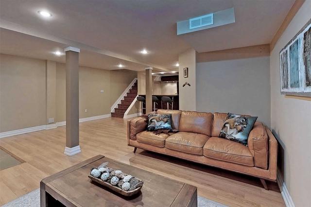 31 Ravineview Dr, House semidetached with 3 bedrooms, 3 bathrooms and 3 parking in Vaughan ON | Image 17