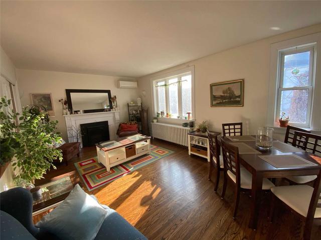 2nd fl - 355 Spadina Rd, House detached with 2 bedrooms, 1 bathrooms and 1 parking in Toronto ON | Image 2