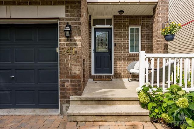 241 Tandalee Crescent, Townhouse with 3 bedrooms, 2 bathrooms and 2 parking in Ottawa ON | Image 2