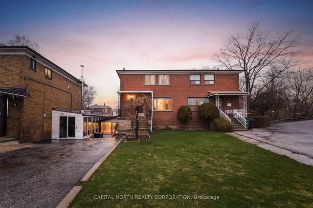 46 Gotham Crt, House semidetached with 3 bedrooms, 2 bathrooms and 3 parking in Toronto ON | Image 1