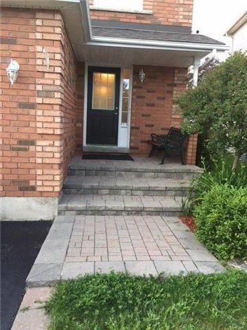 104 Wessenger Dr, House attached with 3 bedrooms, 3 bathrooms and 4 parking in Barrie ON | Image 2