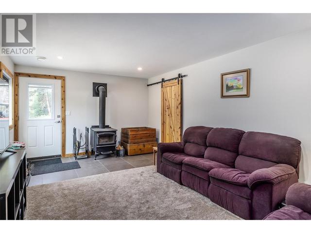 7870 Falcon Road, House detached with 3 bedrooms, 2 bathrooms and 12 parking in Central Okanagan BC | Image 11