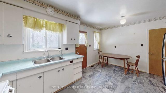 419 Martin Grove Rd, House detached with 4 bedrooms, 2 bathrooms and 8 parking in Toronto ON | Image 5