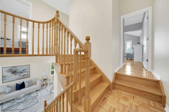 27 Kayla Cres, House detached with 3 bedrooms, 4 bathrooms and 5 parking in Vaughan ON | Image 10