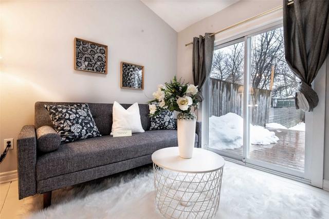 80a Curzon St, House semidetached with 2 bedrooms, 1 bathrooms and 0 parking in Toronto ON | Image 2