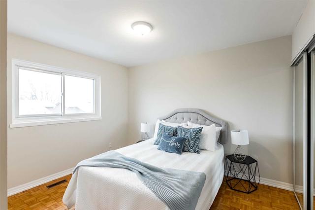 17 Thistle Down Blvd Blvd, Townhouse with 4 bedrooms, 3 bathrooms and 2 parking in Toronto ON | Image 15