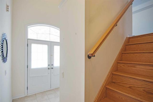 2169 Saffron Dr, House detached with 4 bedrooms, 3 bathrooms and 1 parking in Pickering ON | Image 3