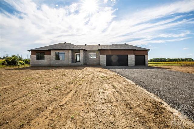 1718 Metcalfe Farm Drive, House detached with 3 bedrooms, 3 bathrooms and 12 parking in Ottawa ON | Image 1