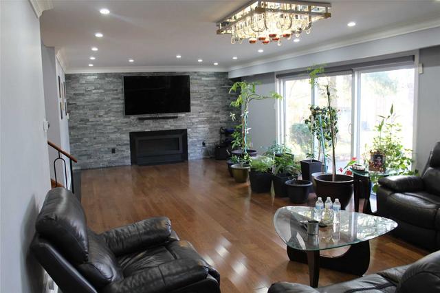 16 Forest Path Crt, House detached with 5 bedrooms, 4 bathrooms and 8 parking in Toronto ON | Image 5