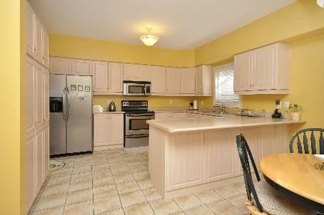 67 Olde Town Rd, House detached with 4 bedrooms, 3 bathrooms and 4 parking in Brampton ON | Image 2