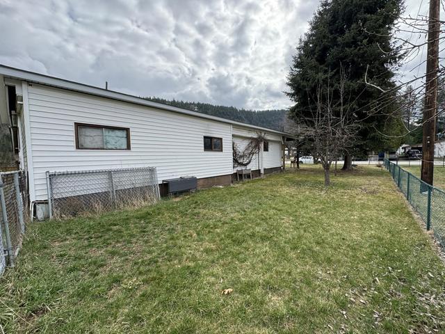 1 - 165 Schulte Crescent, House detached with 3 bedrooms, 1 bathrooms and null parking in Castlegar BC | Image 4