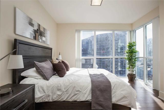 1912 - 300 Front St, Condo with 2 bedrooms, 2 bathrooms and 1 parking in Toronto ON | Image 10