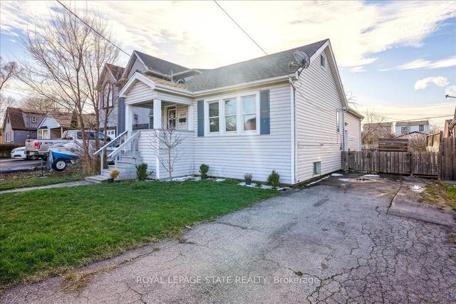 733 Dunn Ave, House detached with 3 bedrooms, 2 bathrooms and 2 parking in Hamilton ON | Image 12