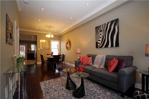 530 Dufferin St, House semidetached with 3 bedrooms, 3 bathrooms and null parking in Toronto ON | Image 1