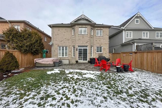 31 Kinross Ave, House detached with 4 bedrooms, 4 bathrooms and 4 parking in Whitby ON | Image 19