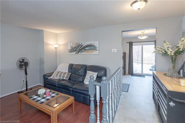 10 - 720 Deveron Crescent, House attached with 3 bedrooms, 1 bathrooms and 2 parking in London ON | Image 5