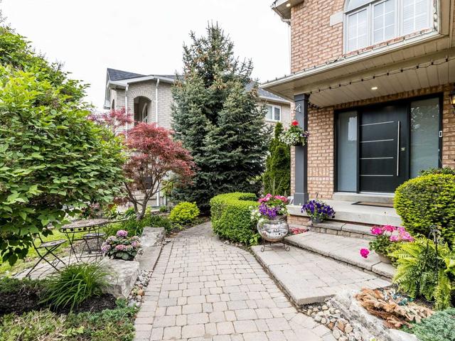 8 Regal Pine Crt, House detached with 4 bedrooms, 3 bathrooms and 4 parking in Vaughan ON | Image 12