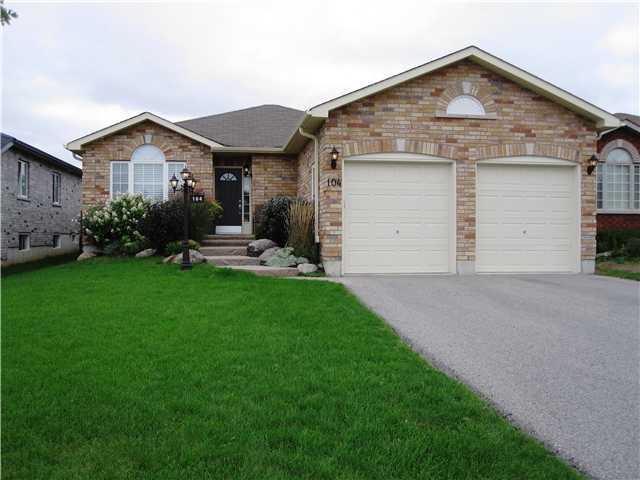 104 Seline Cres, House detached with 2 bedrooms, 3 bathrooms and null parking in Barrie ON | Image 1