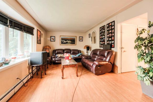 46 Scenic Dr, House detached with 3 bedrooms, 2 bathrooms and 4 parking in Kitchener ON | Image 2